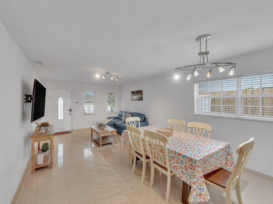 Supervilla - Lakefront - Sunsets, Kayaks, Grill Fort Lauderdale Buitenkant foto