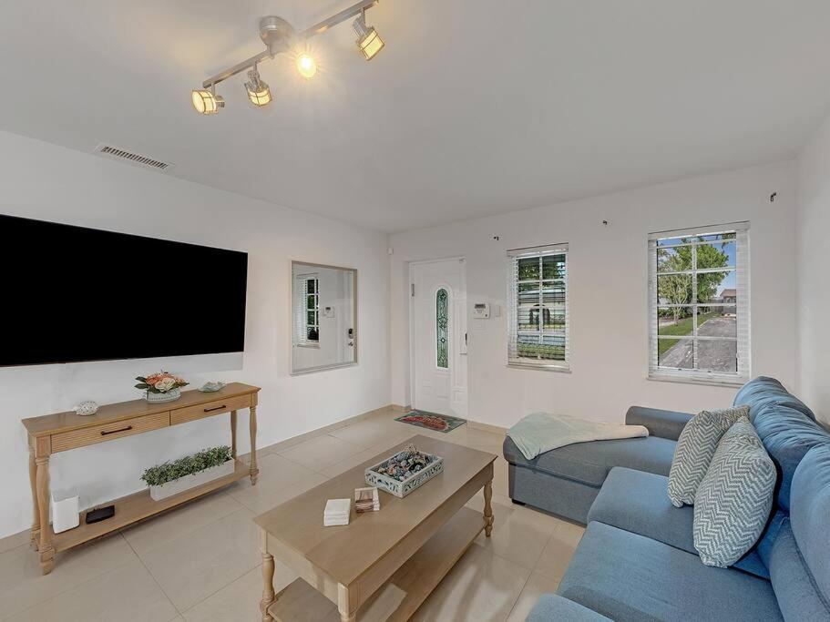 Supervilla - Lakefront - Sunsets, Kayaks, Grill Fort Lauderdale Buitenkant foto