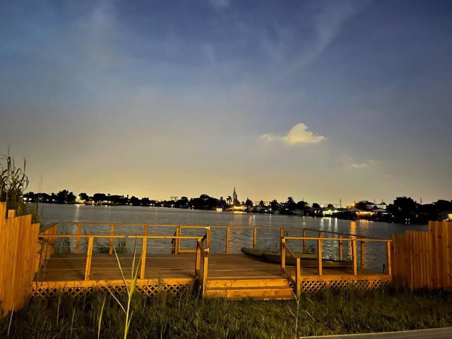 Supervilla - Lakefront - Sunsets, Kayaks, Grill Fort Lauderdale Buitenkant foto